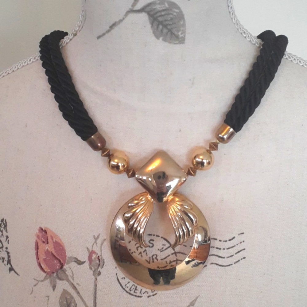 ^ Vintage 80s statement necklace with Egyptian flair
